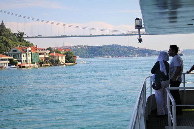 Istanbul Lunch Cruise on Bosphorus and Black Sea - The walk in Beykoz hills: the quiet payoff