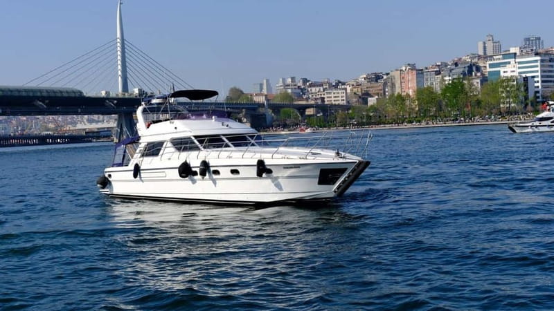 Istanbul: Luxury Yacht on Bosphorus - What you pass on the water: Dolmabahçe, Ortaköy, Maiden’s Tower