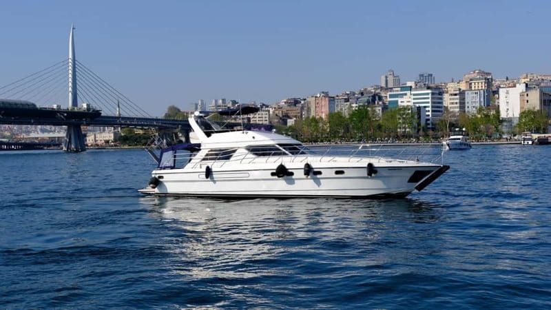 Istanbul: Luxury Yacht on Bosphorus - Comfort onboard: lounge with panoramic windows and a sun-deck choice