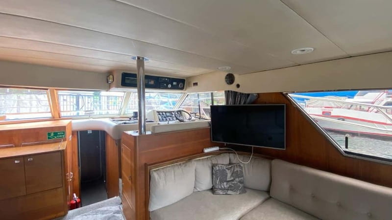 Istanbul: Luxury Yacht on Bosphorus - Timing tips: when to go for the best light and the easiest mood