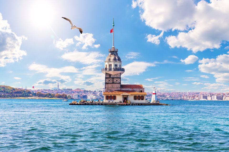 Istanbul: Maiden Tower visit, Istanbul Europe & Asian Tour - Yeni Valide Mosque (Yeni Cami): interior calm and photo time