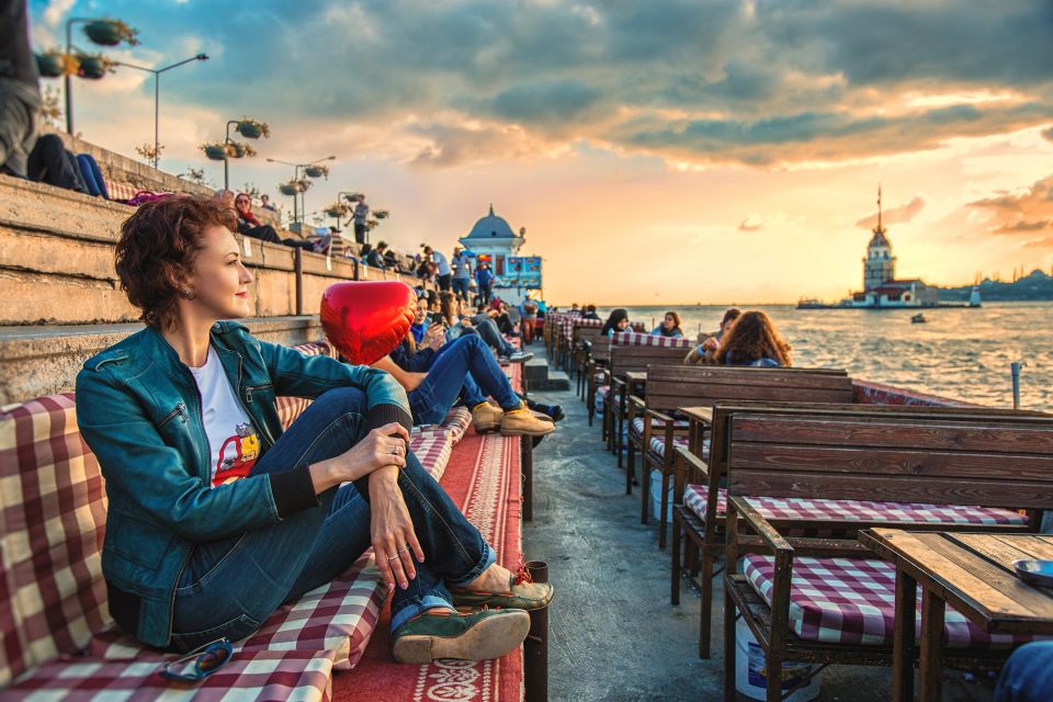 Istanbul: Maiden Tower visit, Istanbul Europe & Asian Tour - Üsküdar Seaside promenade: where the city looks lived-in