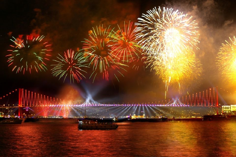 Istanbul: New Year's Eve Cruise Between Two Continents - The menu: 3-course Turkish dinner and the main-course choices