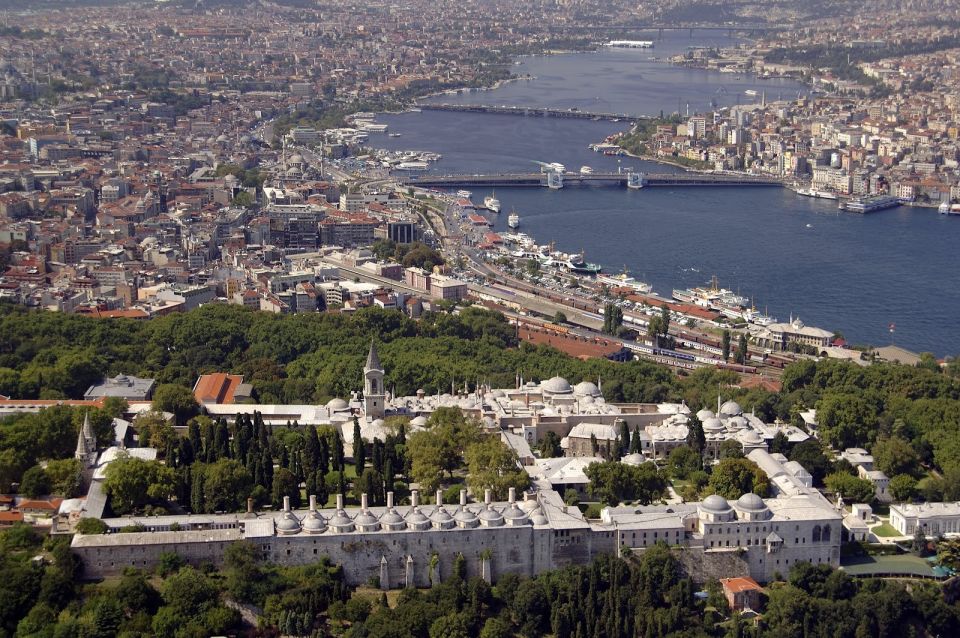 Istanbul Old City to Grand Bazaar Tour - Hagia Sophia: how one building tells two empires