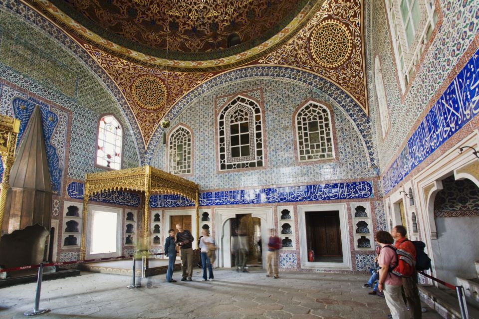 Istanbul Old City to Grand Bazaar Tour - Grand Bazaar (and its Sunday swap): how to enjoy the maze