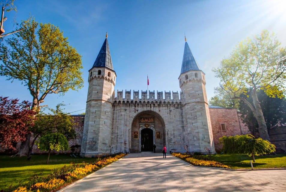 Istanbul Old City Top Sights Private Walking Tour, Tickets - Licensed guide + language options: how that changes your day