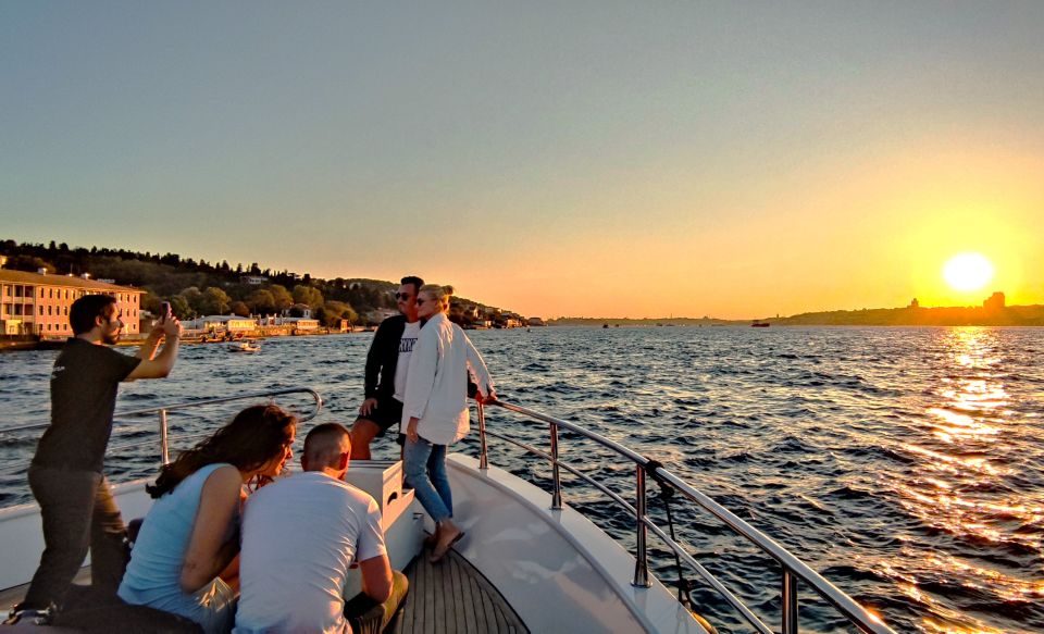 Istanbul: Old City Tour and Luxury Sunset Bosphorus Cruise - Sultanahmet Morning: Blue Mosque, Hippodrome stops, and Hagia Sophia’s dome