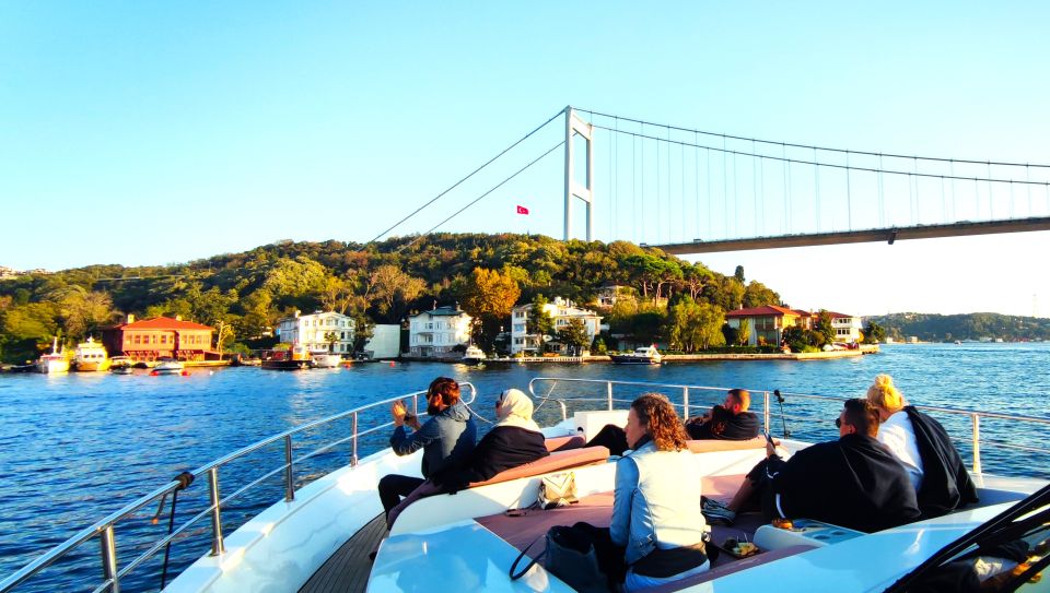 Istanbul: Old City Tour and Luxury Sunset Bosphorus Cruise - Grand Bazaar: getting oriented without losing time to the maze
