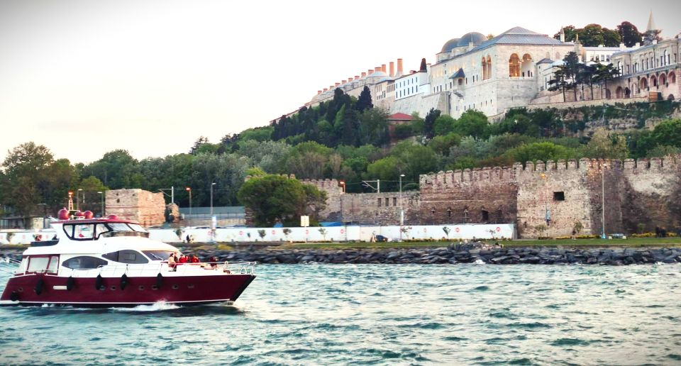 Istanbul: Old City Tour and Luxury Sunset Bosphorus Cruise - Kabataş to the Bosphorus: your 2.5-hour luxury sunset cruise from a glass yacht