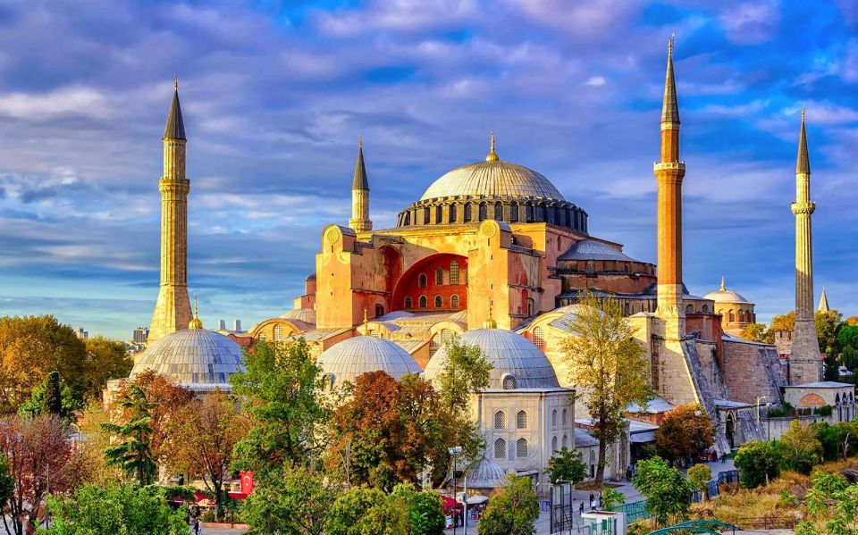 Istanbul: Old City Tour and Luxury Sunset Bosphorus Cruise - Topkapi Palace walkthrough: kiosks, exhibits, and why the timing matters