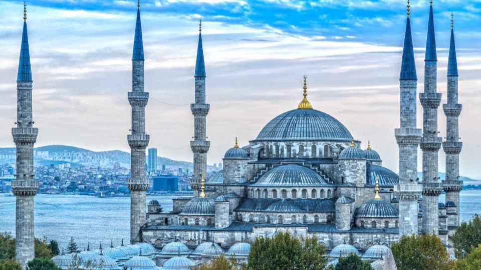 Istanbul: Old Town Tour and Bosphorus Lunch Cruise - The Blue Mosque: more than a postcard exterior