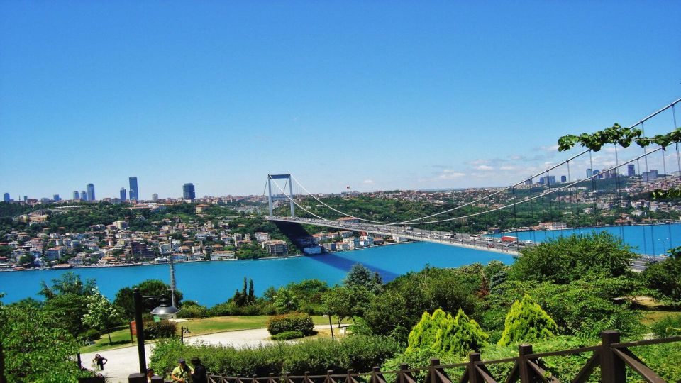 Istanbul: Private Bosphorus Cruise By Luxury Yacht - Dolmabahçe Palace to Ortaköy: The Bosphorus Taste Test