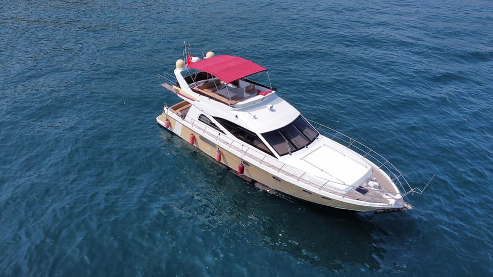 Istanbul: Private Bosphorus Strait Sightseeing Yacht Cruise - Two continents at once: what the Bosphorus view really gives you