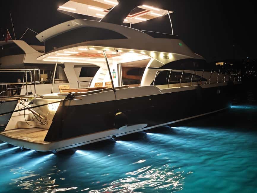 Istanbul: Private Bosphorus Yacht with Tour Guide and Snacks - Two hours on the Bosphorus, without the city chaos