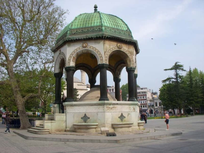 Istanbul Private Full-Day Tour With Transportation - The Blue Mosque: six minarets and İznik tile work up close
