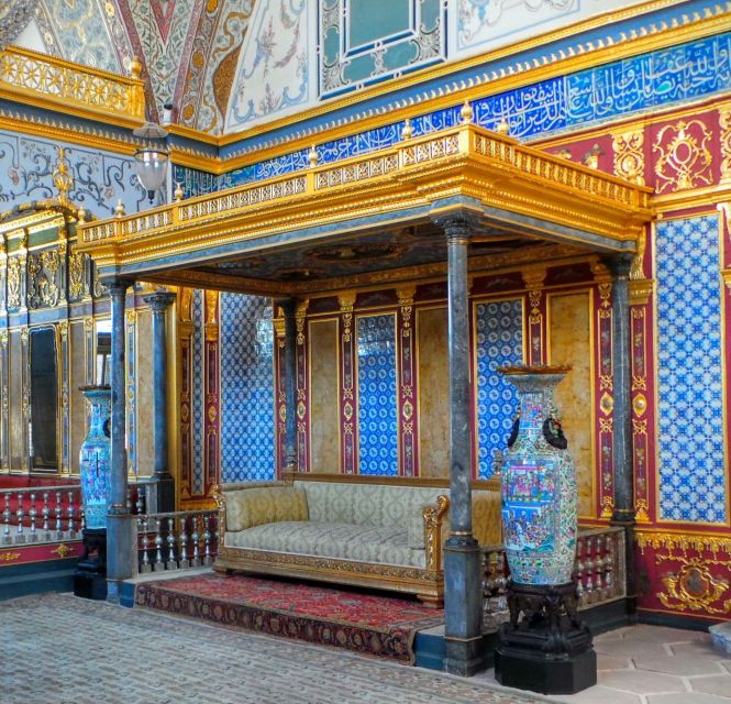 Istanbul: Private Guided Tour - How the tram and metro help without killing the walking