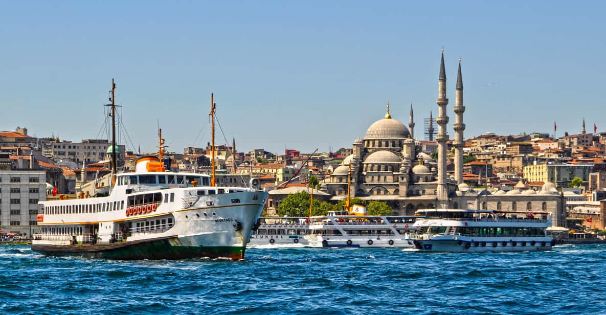 Istanbul: Private Old City Tour with Bosphorus Cruise - Sultanahmet Square and the surrounding landmarks: moving with context