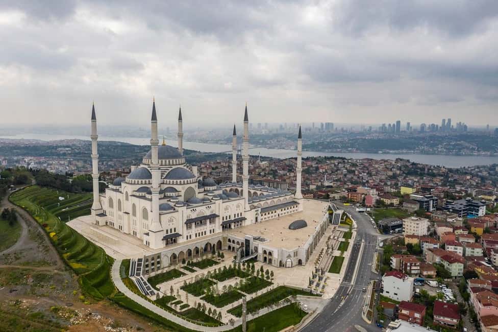 Istanbul: Private Tour of Bosphorus & Asian Side - Crossing from Europe to Asia: the Bosphorus Bridge moment