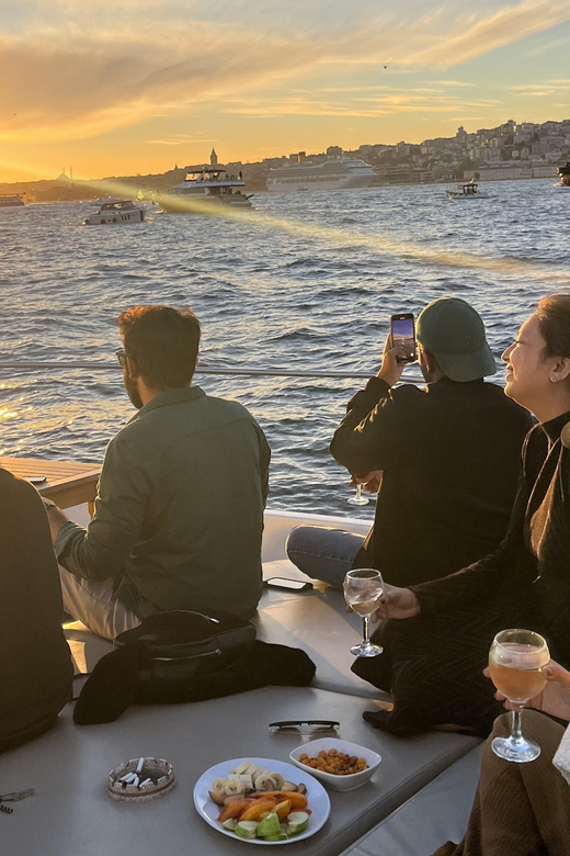 Istanbul: Small Group Yacht Tour with Unlimited Wine - Two Hours of Bosphorus Views from Karaköy