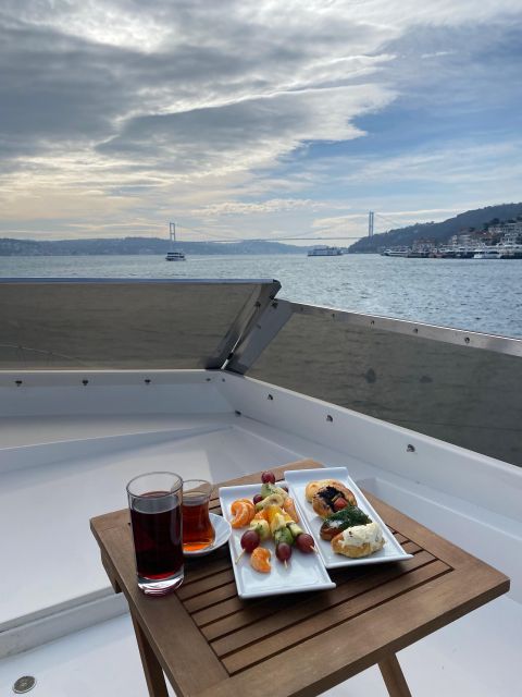 İstanbul: Sunset Cruise with Refreshments - The Yacht Experience: Comfort on a 25-Meter Ride