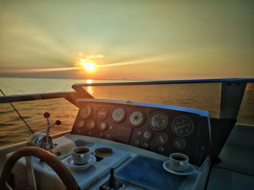 Istanbul: Sunset Yacht Cruise on the Bosphorus with Transfer - Onboard comfort: what luxury means on a 25-meter yacht