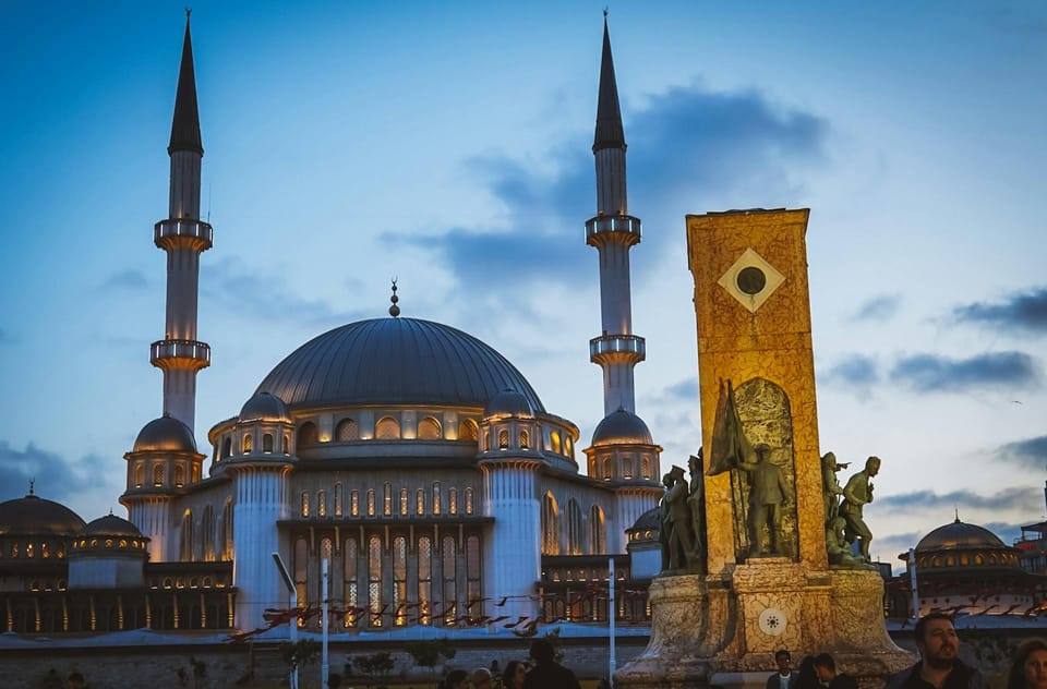 Istanbul: Taksim District Half-Day Walking Tour - Side Streets in Beyoğlu: Bookstores, Galleries, and Pub-Style Atmosphere