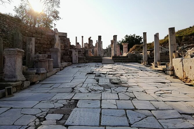 Istanbul to Ephesus Full Day Private Tour with Domestic Flights - Morning flight to İzmir: how the day stays efficient