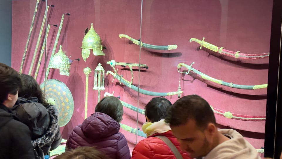 Istanbul Topkapı Palace and Harem Guide Tour - Inside Topkapi Palace: Architecture, Tilework, and Ottoman Power Rooms