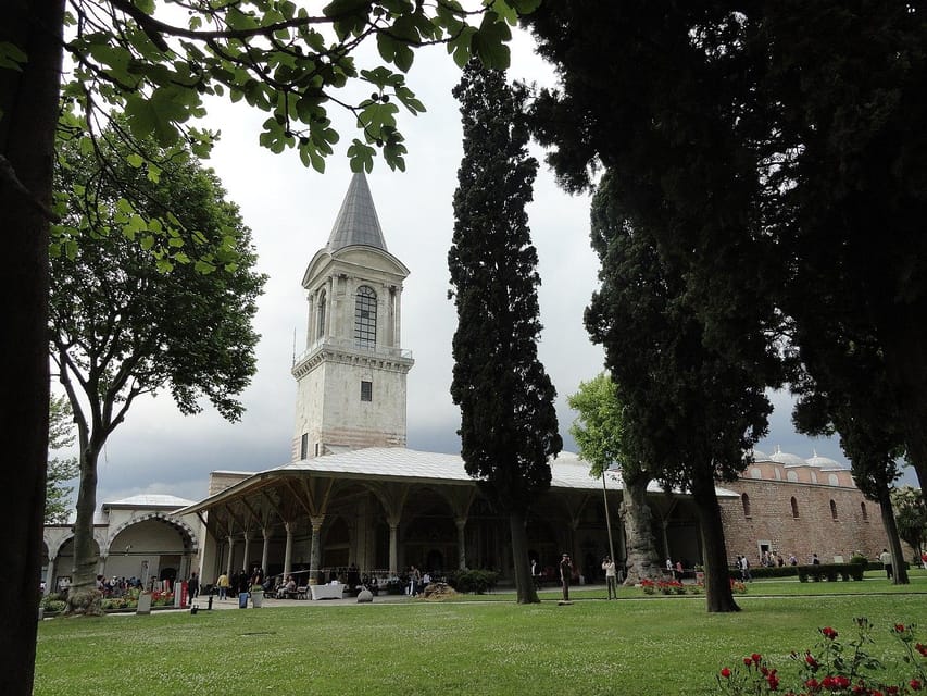 Istanbul: Topkapi Palace & Dolmabahce Palace Combo Ticket - The Topkapi Part: Timed Slot + Host Escort (Then Go Solo)