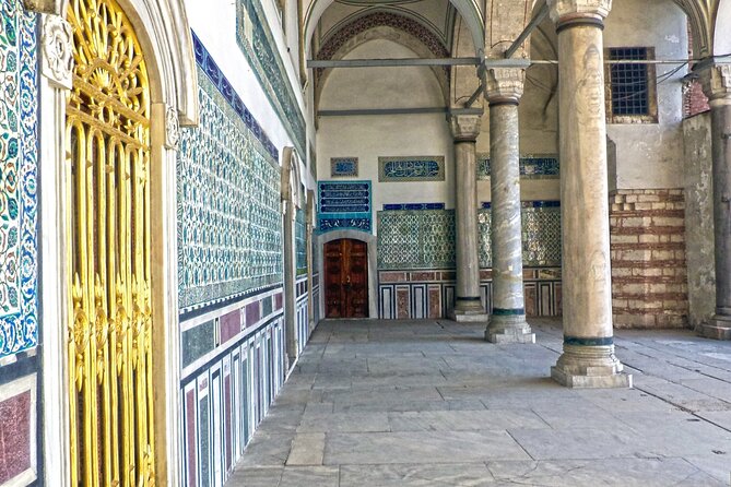 Istanbul: Topkapi Palace Guided Tour and Skip The Line - Who This Topkapi + Hagia Irene Tour Suits Best