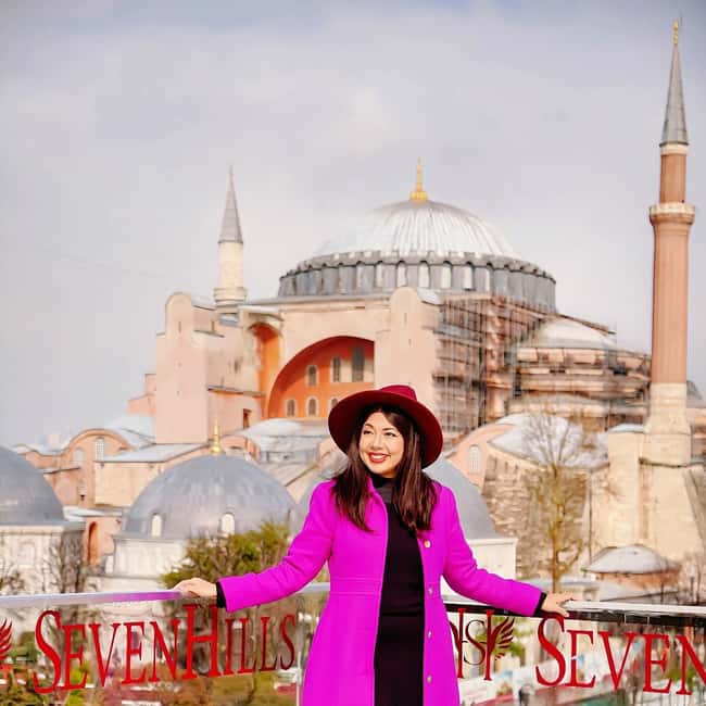 Istanbul: Tour and Photoshoot at Multiple Locations - Choose Your Photo Route: Sultanahmet, Galata, or Balat Color