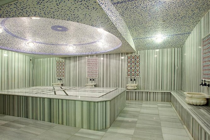 Istanbul: Traditional Turkish Bath - Getting your bearings: arrival at Bozdoğan Kemeri Road