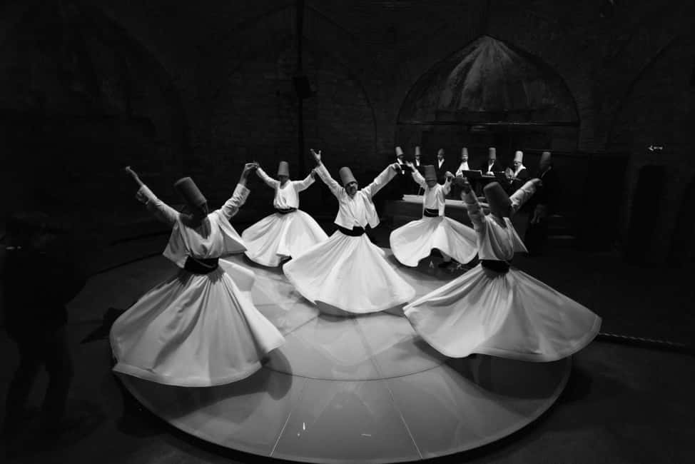 Istanbul: Traditional Whirling Dervishes Near Hagia Sophia - The Ceremony Itself: Mevlevi Whirling in a Respectful Atmosphere