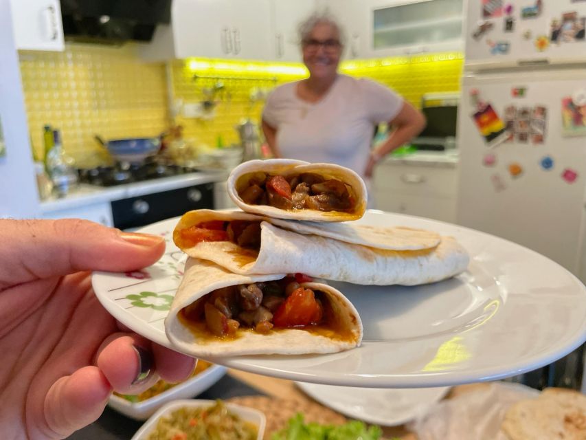 Istanbul: Vegan/Vegetarian Cooking Class with Locals at Home - The meal is the lesson: eating together with context