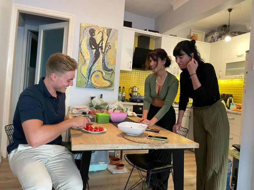 Istanbul: Vegan/Vegetarian Cooking Class with Locals at Home - Group size and timing: how the evening stays comfortable