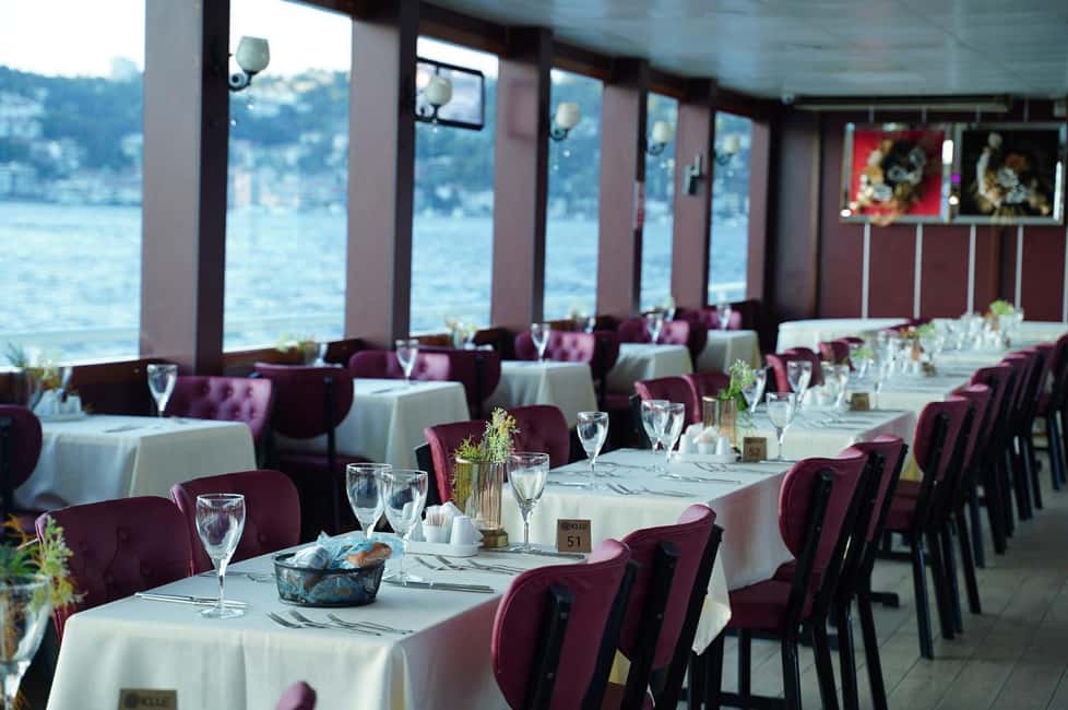 İstanbul:Bosphorus Dinner Cruise & Soft and Alcohol Drinks - The Show Program: Dance Styles and the Pace of Entertainment