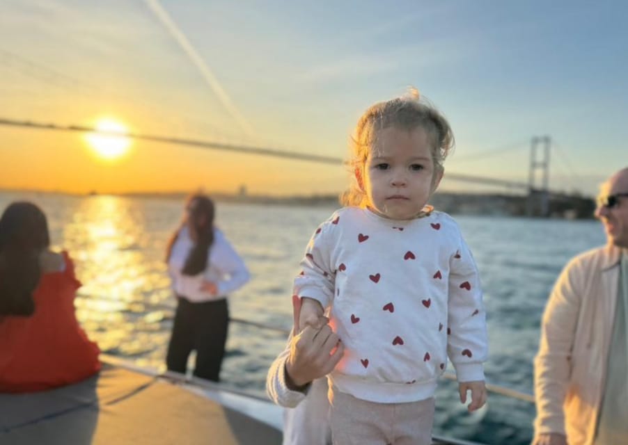 Istanbul:Golden Horn&Bosphorus Sunset Cruise on Luxury Yacht - Why Istanbul Looks Better From a Yacht at Sunset