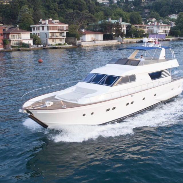 Istanbul:Golden Horn&Bosphorus Sunset Cruise on Luxury Yacht - Ortaköy Mosque: A Waterfront Icon You Can Actually Spot