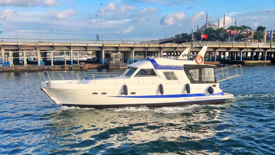 İstanbul:Private Luxury Yacht on Bosphorus 14 Meter(46 feet) - Key things that make this Bosphorus yacht ride work