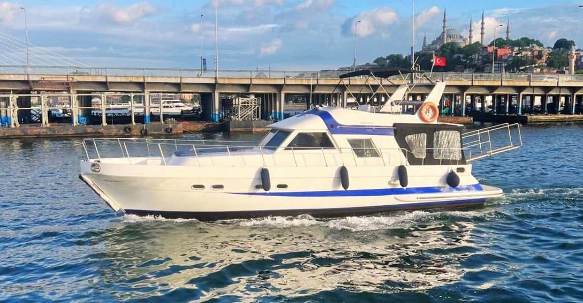 İstanbul:Private Luxury Yacht on Bosphorus 14 Meter(46 feet) - On-Board Comfort: Cabins, Sunshade, Snacks, and Rules