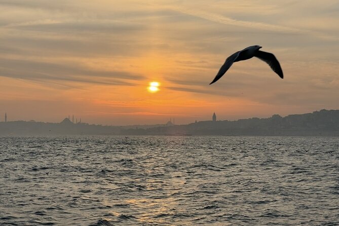 Istanbul's Golden Hour: Bosphorus Sunset Cruise By Boat - Golden Hour in Real Life: Light, Weather, and Packing Tips