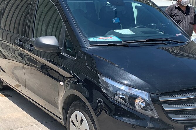 Izmir Airport Transfer - The ride itself: quiet, air-conditioned, and luggage-friendly
