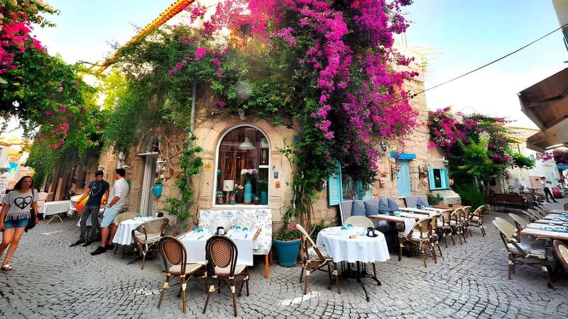 Izmir: Cesme Boat Tour and Alacati Visit - Lunch on the boat: simple, included, and timed well