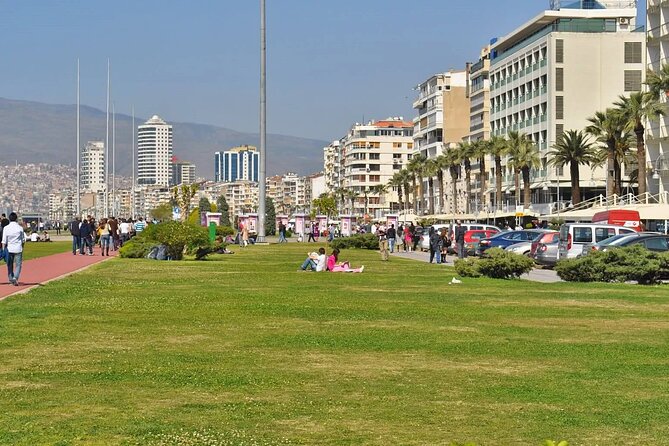 Izmir City Tour with Kordonboyu Republic Square, Konak Square, Clock Tower, Kemeralti Bazaar and Karsiyaka - Kemeralti Market: why this place lasts when others fade