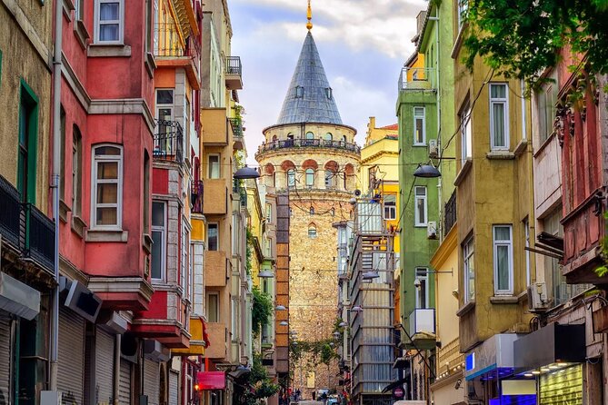 Journey Through Istanbul's History - A Fast Route From the Hippodrome to Yeni Cami