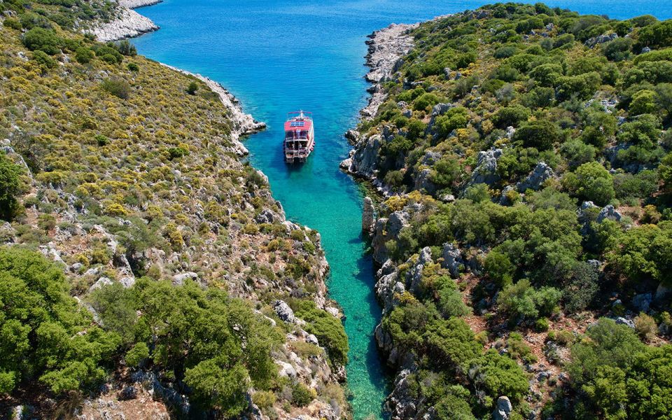 Kas: Full-Day Boat Tour with Lunch - Twelve Isles with shipwreck and underwater canyons: the stop for serious looking