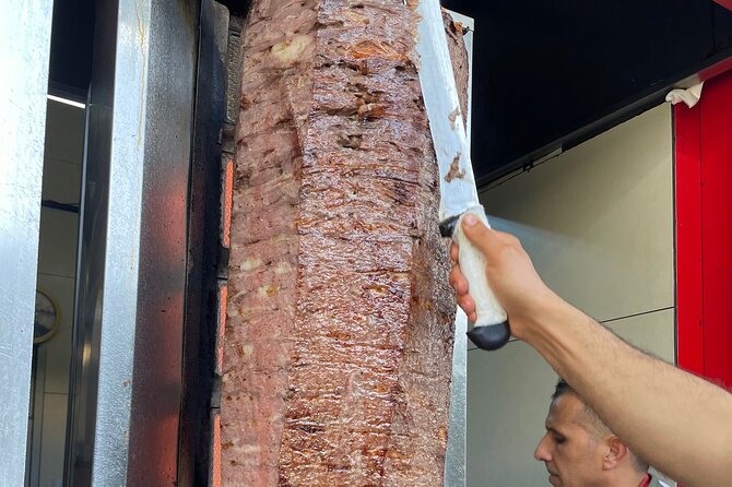Kebab Crawl Istanbul - Entering the evening by Çemberlitaş and getting oriented fast