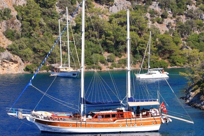 Kemer Pirate Boat Tour - Paradise Bay swim and snorkel stop: the water-first moment
