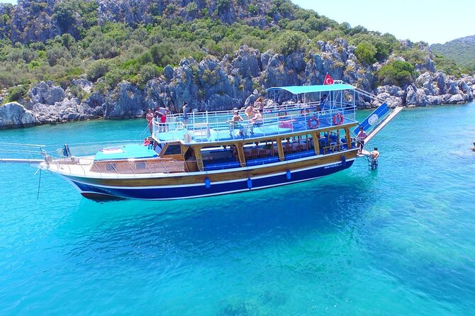 Kemer Pirate Boat Tour - Kiriş Bay and the Pirate Caves: fun theming with a purpose