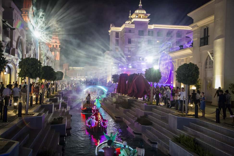 Land of Legends Night Light&Gondola Show:Antalya,Alanya&Side - The night light display and gondola-themed stage act